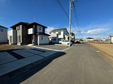 その他 前面道路5メートルで車庫入れもラクラク♪