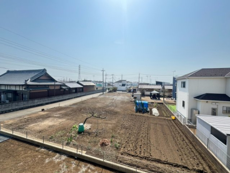 その他 バルコニーからの景色。十分な間隔が確保されておりますので、日当たりもバッチリ♪