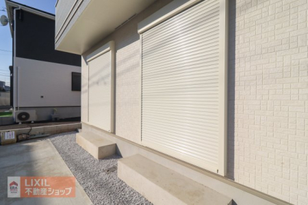  yhƐݔznʐ^BPKrOɂ͉J̋ɂ𗧂hƃVb^[Ă܂B