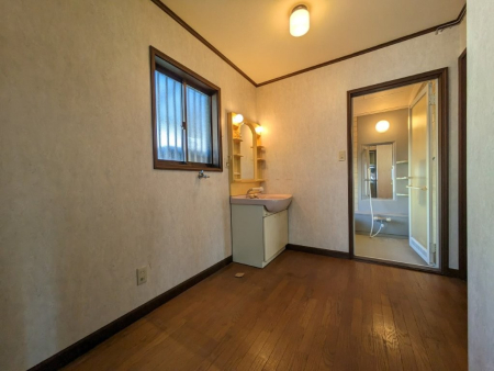  Eߏ͘Lƃ_CjOLb`o肪łQWEYdlBƎƂĂAX̉Ǝ̍s₷܂B