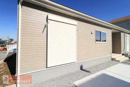  yhƐݔznʐ^BPKrOɂ͉J̋ɂ𗧂hƃVb^[Ă܂B