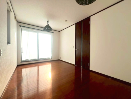 ̑ 2ʍ̌Ŗ邢ۂ̋ԂŊJ܂B