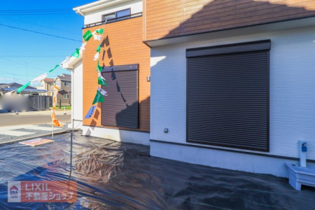  yhƐݔznʐ^BPKrOɂ͉J̋ɂ𗧂hƃVb^[Ă܂B