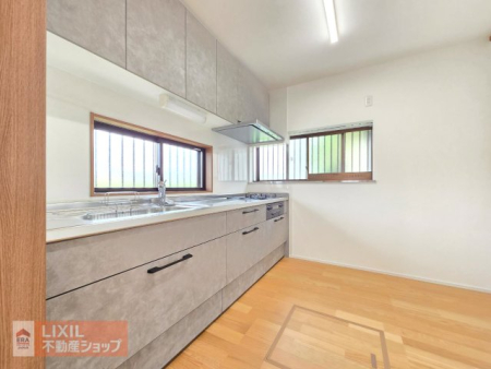 �L�b�`�� �L�b�`���ɂ�2�ʂɑ������芷�C�����₷���Ȃ��Ă��܂��B