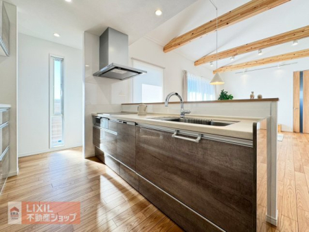 �L�b�`�� �L�b�`���F�Ƒ��̏Ί炪���܂�闝�z�̃L�b�`�����Ǝ��������Ɗy����������K�ȃL�b�`���X�y�[�X�ł���