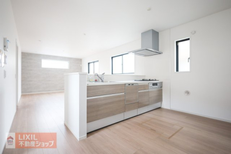 �L�b�`�� �Ƒ��Ƃ̉�b���e�ޑΖʃL�b�`���I  ���r���O�����n���Ȃ���y���������B �H�����������A�Ǝ��̎��Z���T�|�[�g���܂��B