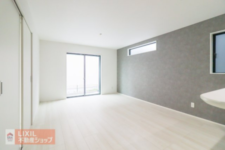 ���r���O �y���r���O�z���n�����ʐ^�B���邢�������̓��郊�r���O�͉Ƒ��c���̏ꏊ�ɂ͍œK�ł��B