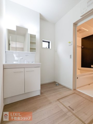  �y�E�ߏ��z���n�����ʐ^�B���ʒE�ߏ��͂������Ƃ����X�y�[�X�Ŏg���₷���ł��B