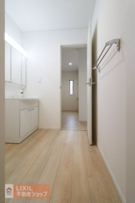  �y�E�ߏ��z���n�����ʐ^�B���ʒE�ߏ��͂������Ƃ����X�y�[�X�Ŏg���₷���ł��B