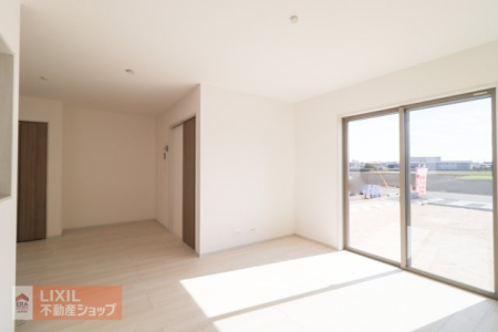 ���r���O �y���r���O�z���n�����ʐ^�B���邢�������̓��郊�r���O�͉Ƒ��c���̏ꏊ�ɂ͍œK�ł��B