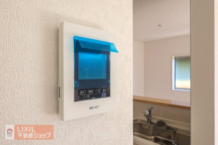  �yTV�C���^�[�z���z���n�����ʐ^�B�J���[TV�C���^�[�z���B�n���Y�t���[�̃��j�^�[�t���C���^�[�z���ł��B���ւ܂ōs�����ɖK��҂̎p���m�F�ł��邾���łȂ��A�h�Ƃɂ��Ȃ���ƂĂ��֗��ȃA�C�e���ł��ˁB