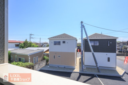 ���̑� �y��������̒��]�z���n�����ʐ^�B�o���R�j�[����̌i�F�B�\���ȊԊu���m�ۂ���Ă���܂��B