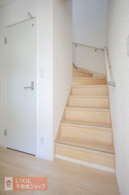 ���̑����� �y�����z���n�����ʐ^�B�K�i�͎肷�������D�w���񂩂炨�q�l�⍂��҂����S�ł��B�K�i�͎肷��t���E�܂�Ԃ��݌v�B���S���̊m�ۂ͂������̂��ƁA�Z�ސl�ɂƂ��ď��₷���s�ւ������Ȃ�����ł��B