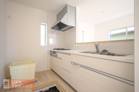 �L�b�`�� �Ƒ��ł̃R�~���j�P�[�V�������Ƃ��Ζʌ^�V�X�e���L�b�`���ł��B�����ɃV���N�ƃR�������܂Ƃ߂��V���v���Ȍ`�ł��B