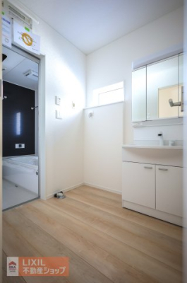 ���ʑ�E���ʏ� �傫���g������̗ǂ��O�ʋ��ł��B�O�ʋ��̗����͏����̎��[�ɕ֗��ȃL���r�l�b�g�d�l�ł��B