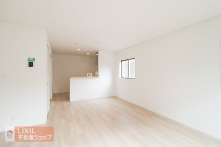  �傫�ȑ�����˂����ނ��������ȗz���ƃi�`�������Ȗؖڂ̏���N���X�����炩�ȕ��͋C�̃_�C�j���O���[���ł��B�g��炵�h��z�����Ă݂Ă��������B