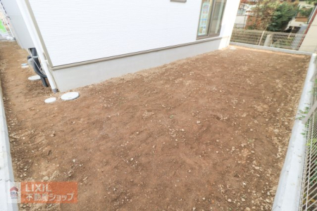 ���̑� �L�X�Ƃ��������ԂŉԂ��؁A�A������Ă邱�Ƃɂ��A��炵�̂Ȃ��Ŏl�G�������邱�Ƃ��ł��܂��B���D�݂ŃJ�X�^�}�C�Y�͂������ł��傤���B