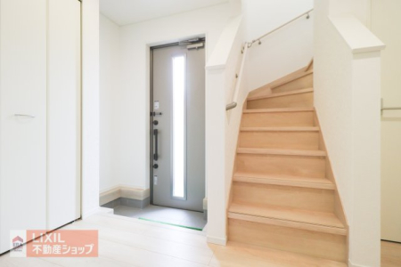 ���̑����� �K�i�͎肷��t���E�܂�Ԃ��݌v�B���S���̊m�ۂ͂������̂��ƁA�Z�ސl�ɂƂ��ď��₷���s�ւ������Ȃ�����ł��B