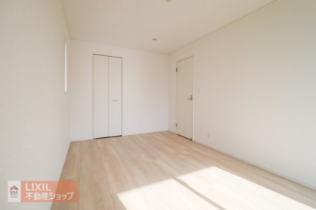 ���̑����� ��ɖʂ����m���͗z���ӂ肻�������邢�����A2�ʍ̌��Ŗ��邢��ۂ̋�ԂŊJ����������܂��B