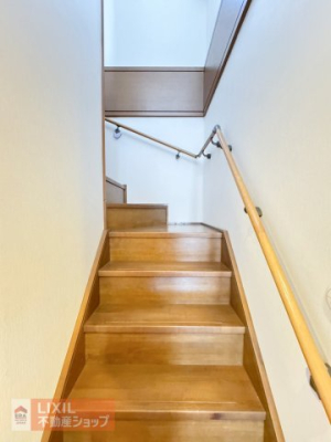 ���̑����� �肷��t���̊K�i�͈��S�����������S���Ă����p���������܂��B��艺��̕��S���y�����Ă���܂��B�D�w���񂩂炨�q�l�⍂��҂����S�ł��B 