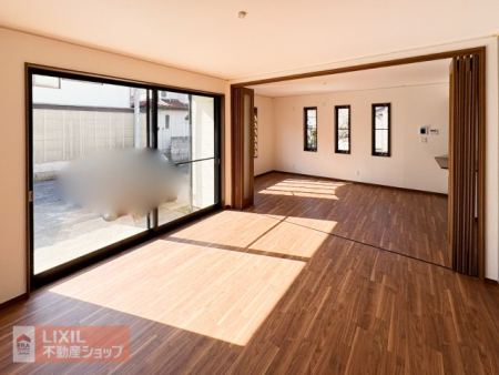 ���r���O -