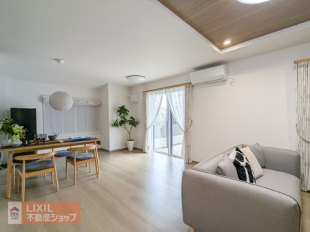 ���r���O �y���r���O�z���n�����ʐ^�B���邭�������ȃ��r���O���܂�グ�V�䂪�������Ƃ�����Ԃ����o���Ă��܂��B