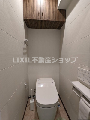 �g�C�� ����ꂽ�X�y�[�X���ő���ɍL���A��������}�����^���N���X�g�C���B�h�L�E�����@�\���t�����G�R�J���b�g����������