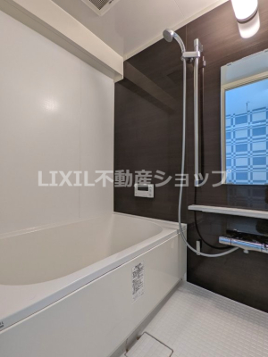 ���� �����������F�����̗�����1���̔�������Ă���܂��B