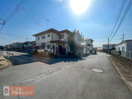 ���̑� �����E�k���Ƃ��ɓ��H������6m�m�ۂ���Ă��܂��B ���������̏Z��Ƃ̋���������������Ă��邽�߁A��^�Ԃ�SUV�̕��񒓎Ԃ��X���[�Y�ɍs���܂��B