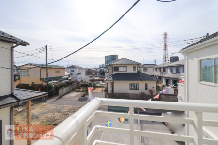 ���̑� �y��������̒��]�z���n�����ʐ^�B�o���R�j�[����̌i�F�B�\���ȊԊu���m�ۂ���Ă���܂��B