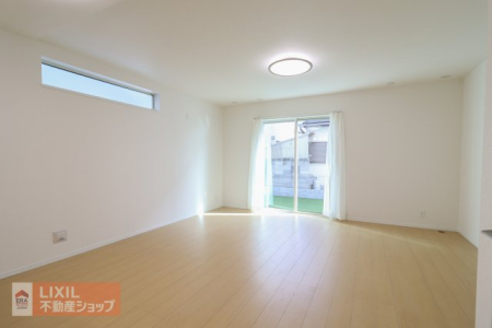 ���r���O �y���r���O�z���n�����ʐ^�B���邢�������̓��郊�r���O�͉Ƒ��c���̏ꏊ�ɂ͍œK�ł��B