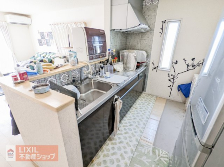 �L�b�`�� �Ƒ��̏Ί炪���܂�闝�z�̃L�b�`�����Ǝ��������Ɗy����������K�ȃL�b�`���X�y�[�X�ł���