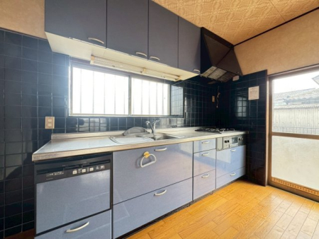 �L�b�`�� �Ǖt���̃V�X�e���L�b�`���ŗ��������₷���ł��ˁB�|���o�����������Ċ��C���o�b�`���B