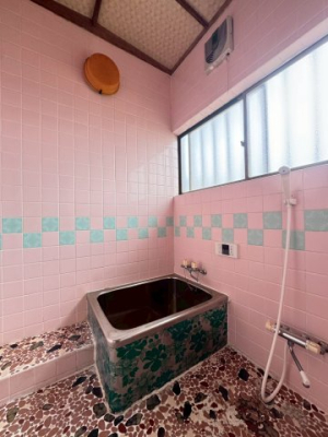 ���� �􂢏�X�y�[�X���L���Ƃ����A�X�e�����X�����B���t�H�[���̂����k������܂��B