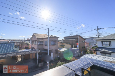 ���̑� �y��������̒��]�z���n�����ʐ^�B�o���R�j�[����̌i�F�B�\���ȊԊu���m�ۂ���Ă���܂��B