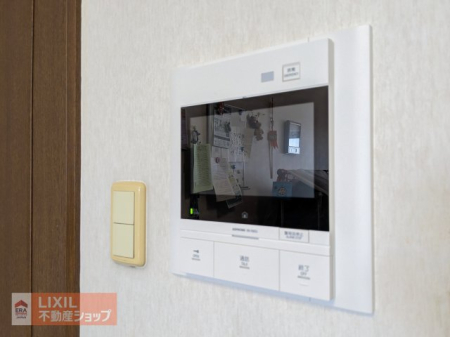  ���ւ��J����O�ɁA�������烂�j�^�[�ő���̊���m�F�ł��邽�߁A���q�l�̂�����Ԏ������S�ł��B��b����������ɉ�b�ł���n���Y�t���[�^�C�v�Ȃ�A�Ǝ��̎���~�߂邱�ƂȂ��X���[�Y�ɉ��΂��\�ł��B