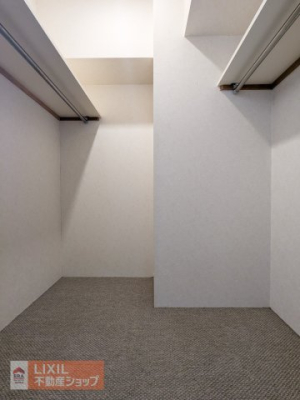 ���[ �m���͂������A�X�[�c�P�[�X��G�߉Ɠd�Ȃǂ̑傫�ȉו����܂Ƃ߂Ď��[�ł���E�H�[�N�C���N���[�[�b�g�B���������������ƒ�ł��A���������ő���ɍL���A�������ۂ��Ƃ��ł��܂��B