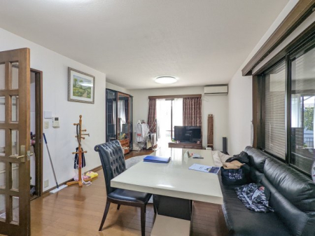 ���r���O -