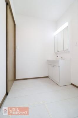  �y�E�ߏ��z���n�����ʐ^�B���ʒE�ߏ��͂������Ƃ����X�y�[�X�Ŏg���₷���ł��B