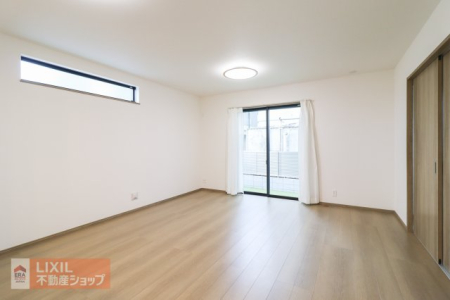 ���r���O �y���r���O�z���n�����ʐ^�B���邢�������̓��郊�r���O�͉Ƒ��c���̏ꏊ�ɂ͍œK�ł��B