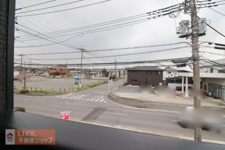 ���̑� �y��������̒��]�z���n�����ʐ^�B�o���R�j�[����̌i�F�B�\���ȊԊu���m�ۂ���Ă���܂��B