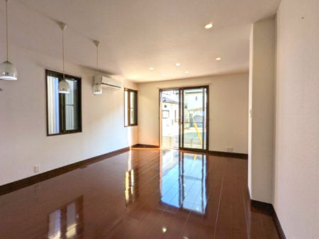 ���r���O �傫�ȃe�[�u����\�t�@���u����L�����r���O