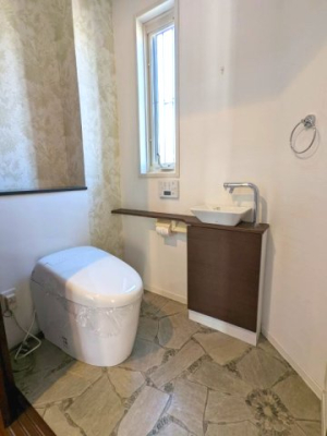 �g�C�� �g�C���������˂Ńo���A�t���[�d�l�ɂȂ��Ă��܂�