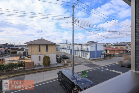 ���̑� �y��������̒��]�z���n�����ʐ^�B�o���R�j�[����̌i�F�B�\���ȊԊu���m�ۂ���Ă���܂��B