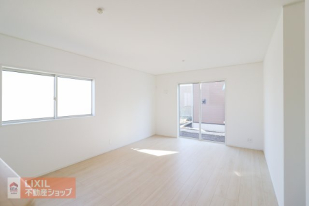 ���r���O �y���r���O�z���n�����ʐ^�B���邢�������̓��郊�r���O�͉Ƒ��c���̏ꏊ��