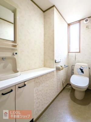 �g�C�� ��􂢏�t���̍L���g�C����1�K��2�K�̂��ꂼ��ɂ���܂���