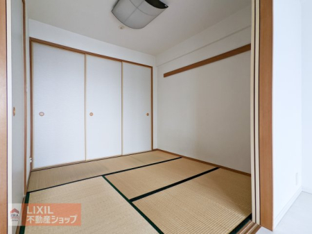 ���̑����� �����̍���ɕ�܂�āB����̔�����₷�A�S���������a�̋�ԁB