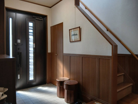 ���� �y���ց^���n�ʐ^�z�������Ɩ��邢���ւ��F�l�����o�}���B�ݒu�ς̃V���[�Y�{�b�N�X�ɂ��A���ւ��U�炩��Ȃ��悤�z������Ă��܂��B�K�i�����[�����ւ��痘�p�ł��܂��B