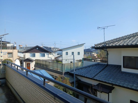 ���̑� �y��������̒��]�^���n�����ʐ^�z�o���R�j�[����̌i�F�ł��B�����̒ʂ�A�אڂ��������Ƃ̊Ԋu���Ƃ�Ă���A�������肪�ǍD�Ȃ��Ƃ�������܂��B���ۂɌ��n�ő̊����Ă��������B