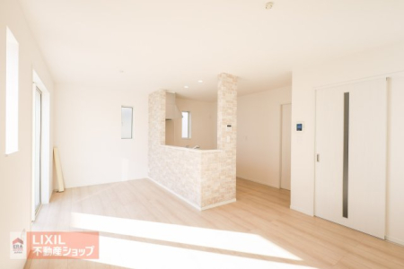 ���r���O �y���r���O�z���n�����ʐ^�B���邢�������̓��郊�r���O�͉Ƒ��c���̏ꏊ��